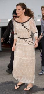 Anna Friel feet photo thumbnail