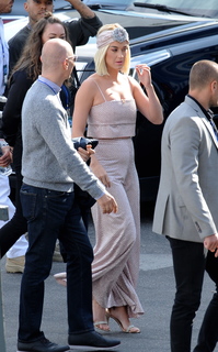 Katy Perry feet photo thumbnail