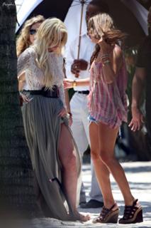 Lindsay Lohan feet photo thumbnail