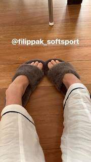 Phoebe Tonkin feet photo thumbnail