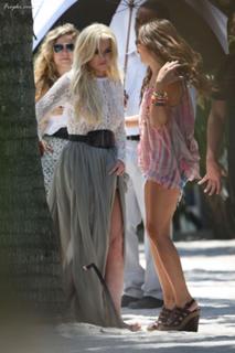 Lindsay Lohan feet photo thumbnail