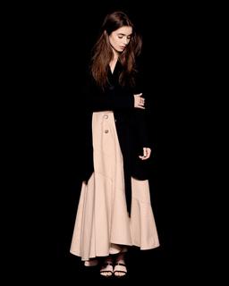Lily Collins feet photo thumbnail