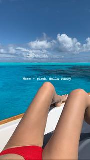 Chiara Ferragni feet photo thumbnail