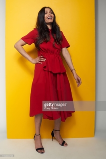 Freida Pinto feet photo thumbnail