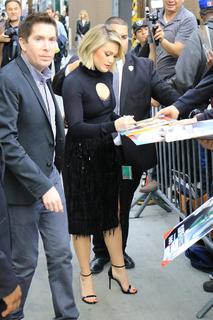 Olivia Holt feet photo thumbnail