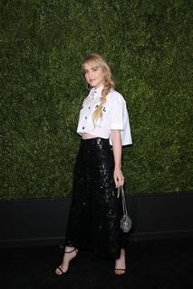 Kathryn Newton feet photo thumbnail