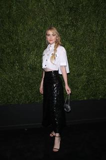 Kathryn Newton feet photo thumbnail