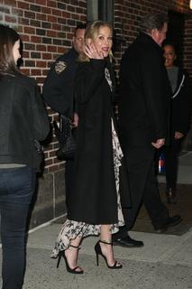 Christina Applegate feet photo thumbnail