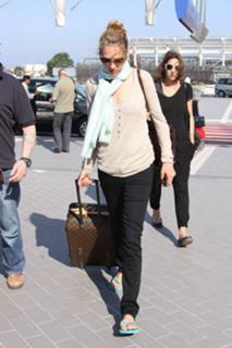 Uma Thurman feet photo thumbnail