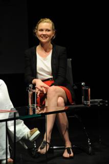 Kirsten Dunst feet photo thumbnail