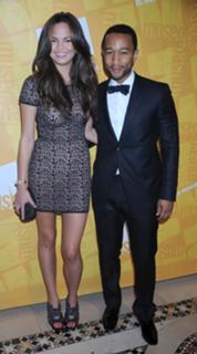 Chrissy Teigen feet photo thumbnail