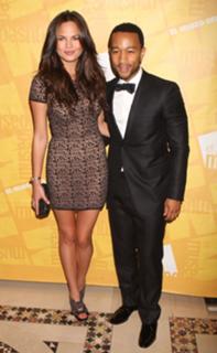 Chrissy Teigen feet photo thumbnail