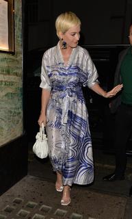 Katy Perry feet photo thumbnail