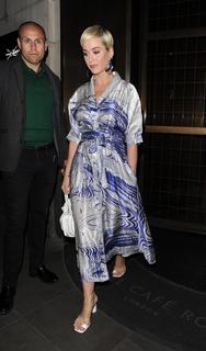 Katy Perry feet photo thumbnail