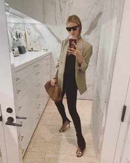 Rosie Huntington-Whiteley feet photo thumbnail