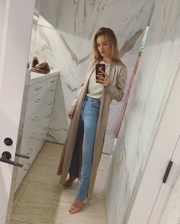Rosie Huntington-Whiteley feet photo thumbnail
