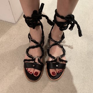 Xenia Tchoumitcheva feet photo thumbnail