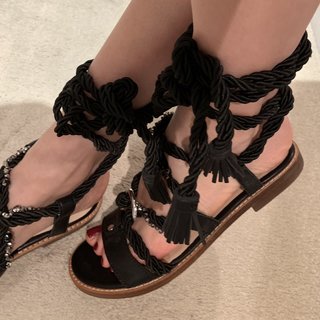 Xenia Tchoumitcheva feet photo thumbnail