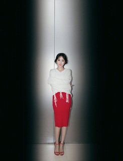 Mi Yang feet photo thumbnail