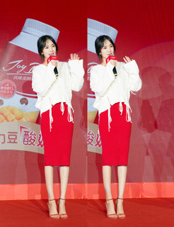 Mi Yang feet photo thumbnail