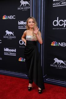 Sabrina Carpenter feet photo thumbnail