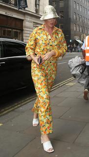 Katy Perry feet photo thumbnail