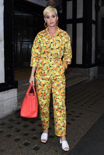 Katy Perry feet photo thumbnail