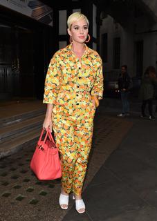 Katy Perry feet photo thumbnail