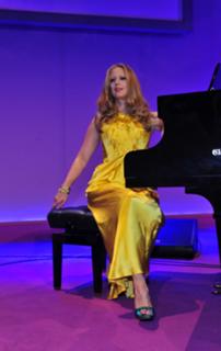 Barbara Schöneberger feet photo thumbnail