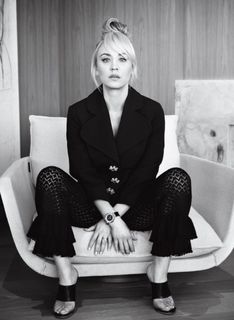 Kaley Cuoco feet photo thumbnail
