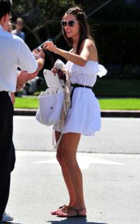 Alessandra Ambrosio feet photo thumbnail
