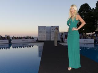 Victoria Silvstedt feet photo thumbnail