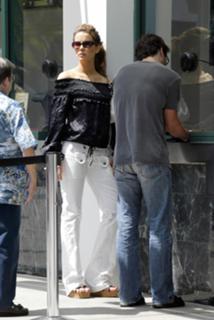 Kate Beckinsale feet photo thumbnail