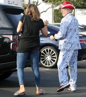 Mariska Hargitay feet photo thumbnail