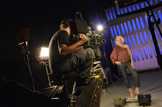 Jenna Elfman feet photo thumbnail