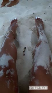 Jilly Anais feet photo thumbnail