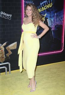 Blake Lively feet photo thumbnail