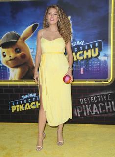 Blake Lively feet photo thumbnail
