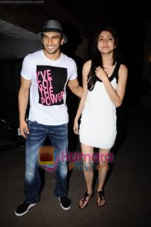 Anushka Sharma feet photo thumbnail