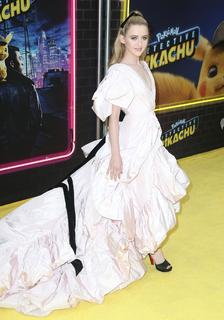 Kathryn Newton feet photo thumbnail