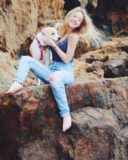 Sydney Sweeney feet photo thumbnail