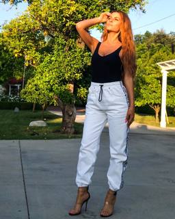 Maria Menounos feet photo thumbnail