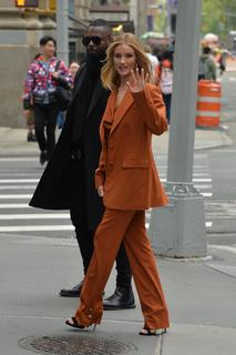 Rosie Huntington-Whiteley feet photo thumbnail