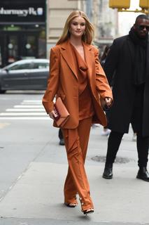 Rosie Huntington-Whiteley feet photo thumbnail
