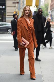 Rosie Huntington-Whiteley feet photo thumbnail