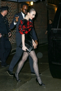 Lily Collins feet photo thumbnail