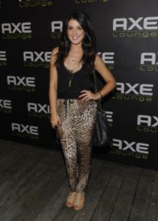 Shenae Grimes-Beech feet photo thumbnail