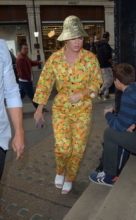 Katy Perry feet photo thumbnail