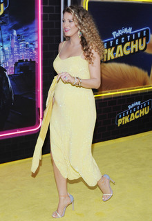 Blake Lively feet photo thumbnail
