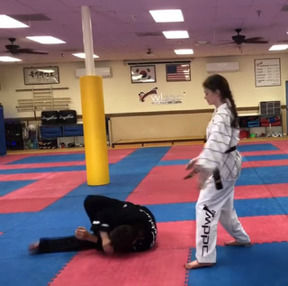 Mackenzie Foy feet photo 4